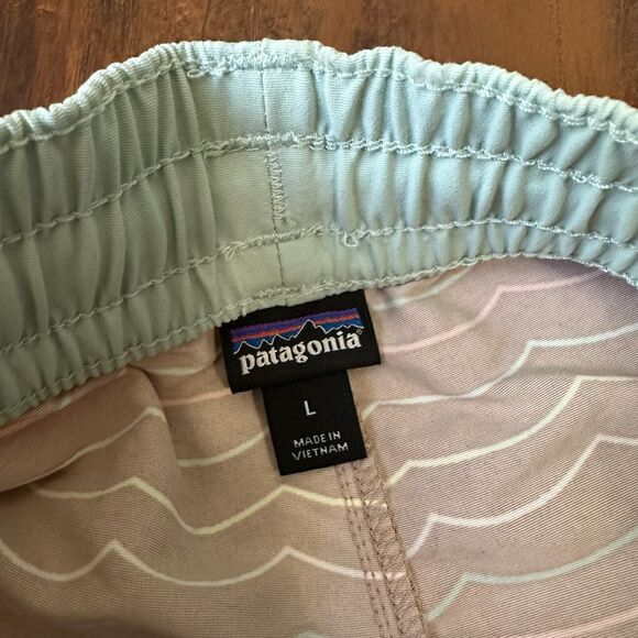 PATAGONIA Costa Rica Baggies Shorts Tan Wave Striped Elastic Waist Nylon - Picture 5 of 8